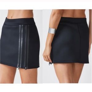 Fabletics Cornado Asymmetric Zip Mini Skirt
Black Size XS Activewear